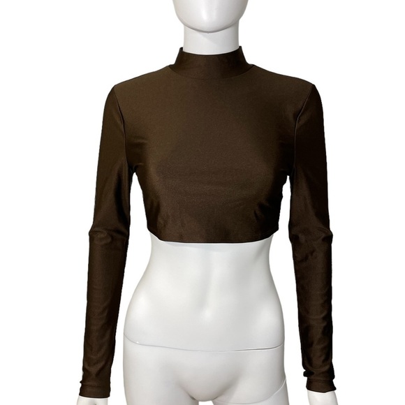 Crop Top Long Sleeve Mock Neck Stretch Top
New - Picture 2 of 6